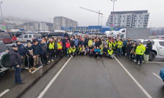 Sute de oameni nevoiași din Munții Apuseni au primit pachete în pragul sărbătorilor pascale de la voluntarii clujeni