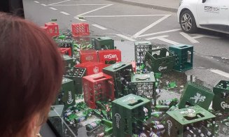 Sute de beri sparte pe o stradă din Cluj-Napoca: „La cât au scumpit berea chiar e pagubă”