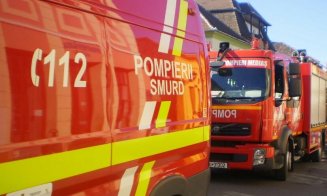 INCENDIU într-o localitate din Cluj. Pompierii intervin în aceste momente, iar o femeie a fost evaluată de un echipaj SMURD