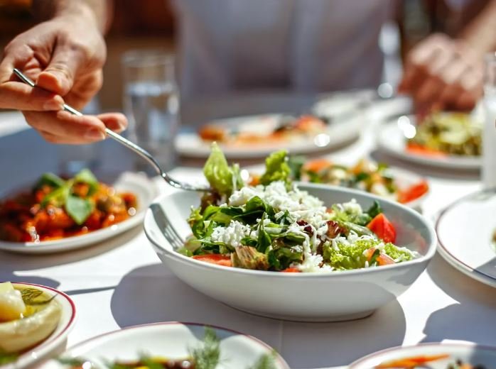Au multe calorii, dar sunt foarte sănătoase! 5 alimente pe care ar trebui să le ai mereu în cămară