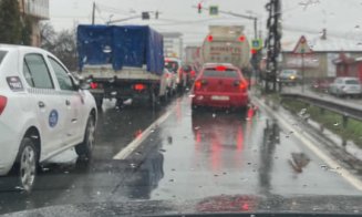 ”Evitați tăt Cluju”: Prizonieri în traficul BLOCAT din Cluj-Napoca / "Săpat TOT, niciun om la lucru"