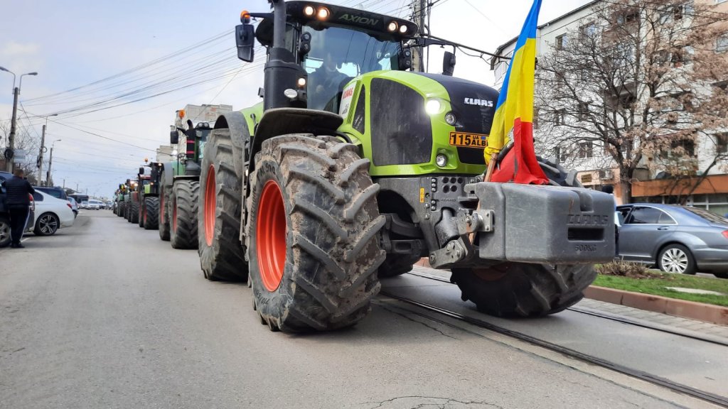 Protestul fermierilor: EVITAŢI drumurile din Cluj care se vor umple astăzi cu tractoare şi utilaje agricole