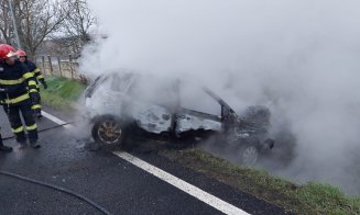 Accident şi maşină făcută SCRUM în Jucu. Participanții la trafic au reușit să scoată o victimă din autoturism