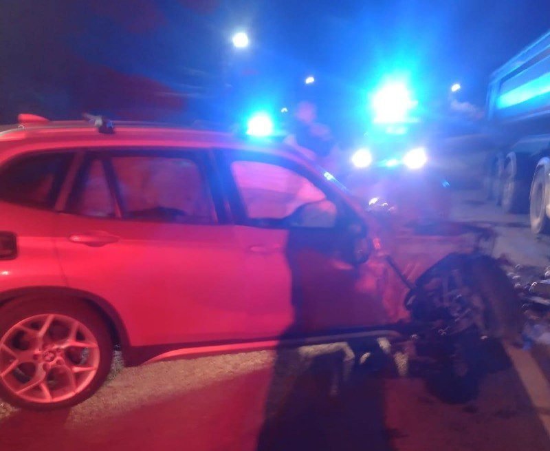 Cluj: Mașină făcută praf după ce a intrat într-un camion