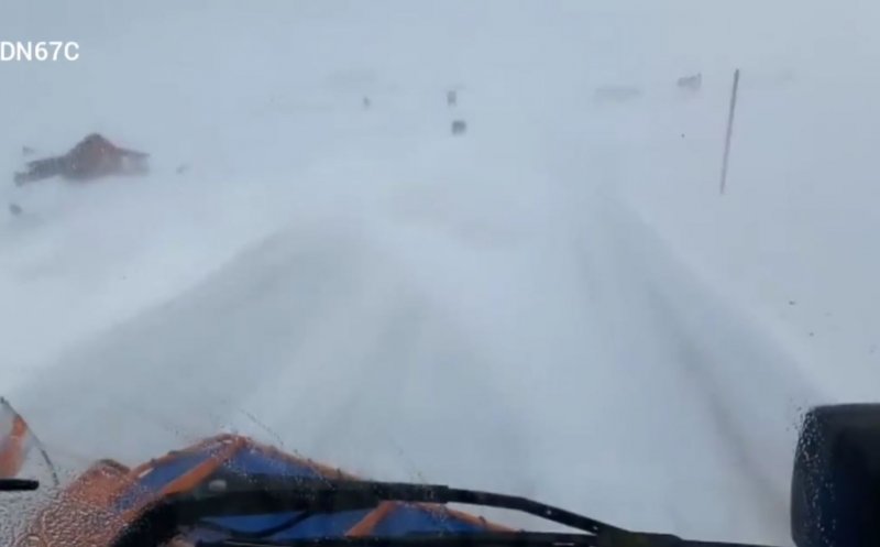 Atenție cum vă echipați mașina dacă călătoriți de Paște! CNAIR atrage atenția că în unele zone de munte încă ninge