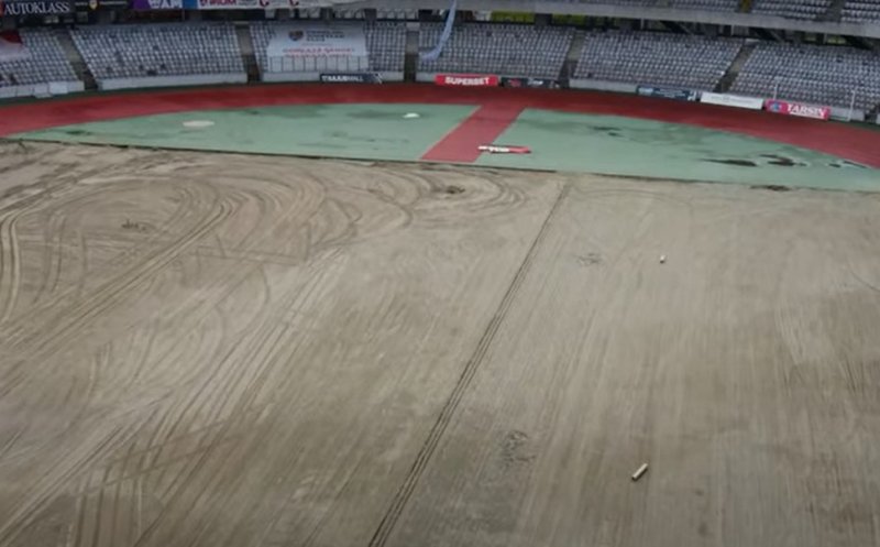 Cum decurg lucrările pentru schimbarea gazonului de pe Cluj Arena