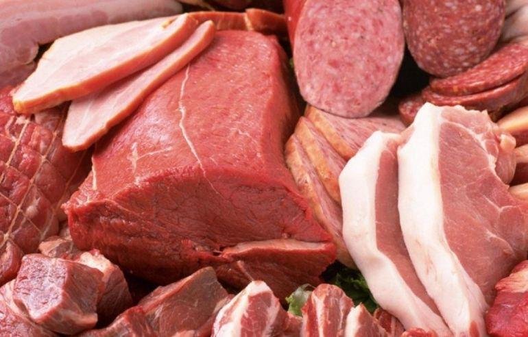 Controale sanitare la Cluj. Amenzi în valoare de 60.000 de euro și peste 100 kg de carne și brânzeturi distruse