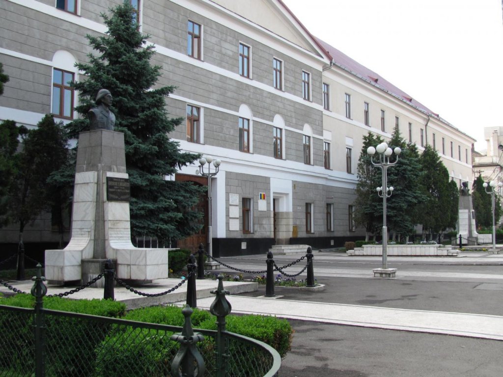 Expoziție cu tehnică și armament militar la Cluj-Napoca pentru a celebra Zilele Forțelor Terestre Române