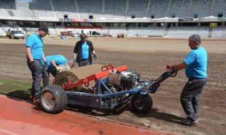 A început montarea rulourilor noului gazon de pe Cluj Arena! În câteva zile va fi GATA