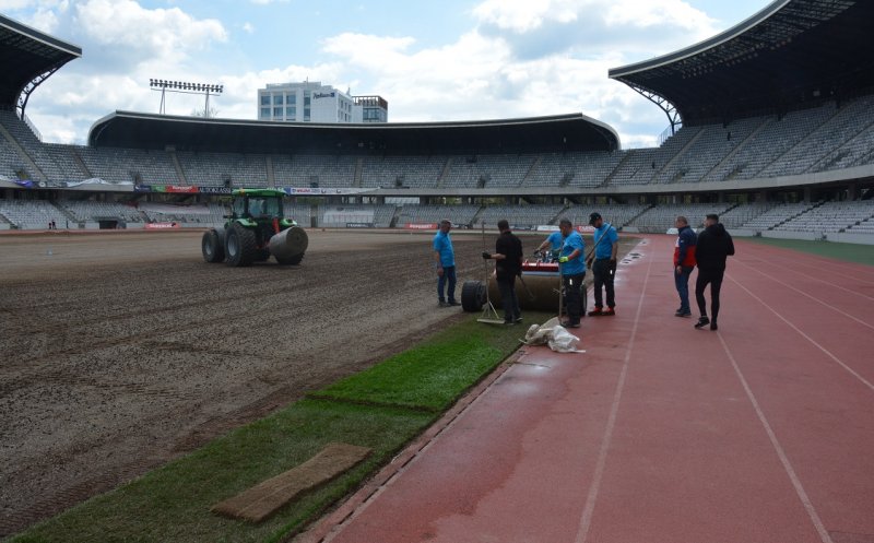 A început montarea rulourilor noului gazon de pe Cluj Arena! În câteva zile va fi GATA