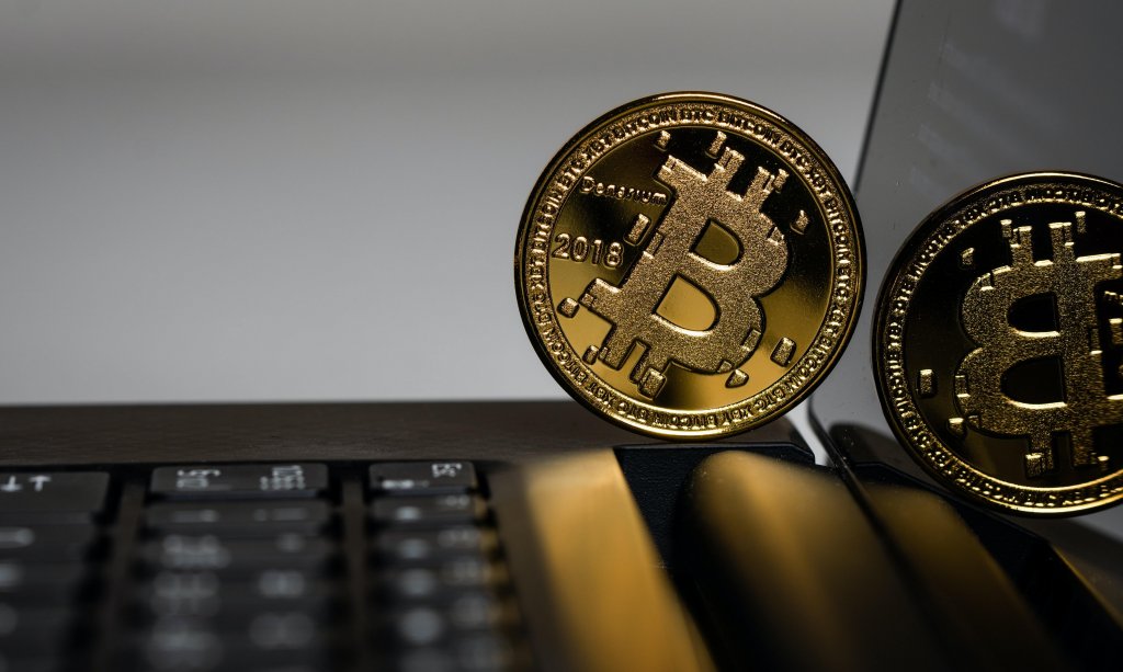 Clujenii care au dat lovitura pe piața criptomonedelor! Au câștigat 7 milioane de euro și au sute de apartamente