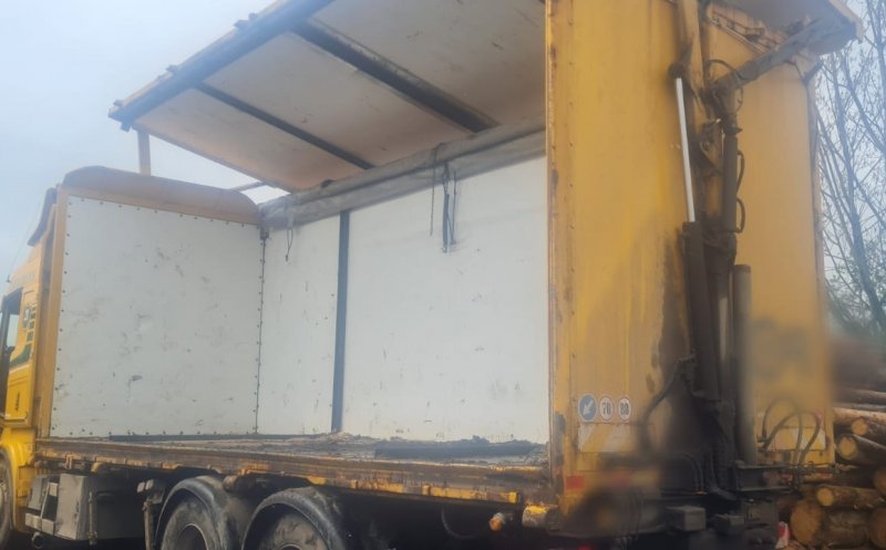 Clujean prins cu un camion plin cu lemne, dar fără acte
