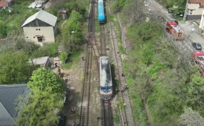 La un pas de tragedie pe calea ferată! A luat foc locomotiva unui tren plin cu motorină, care circula pe ruta Oradea - Cluj