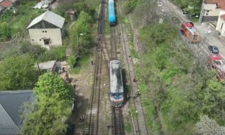 La un pas de tragedie pe calea ferată! A luat foc locomotiva unui tren plin cu motorină, care circula pe ruta Oradea - Cluj
