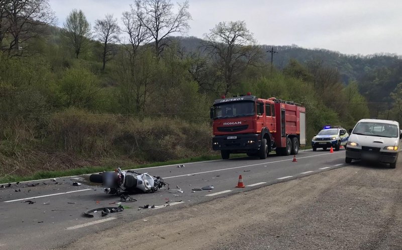 Accident grav cu trei mașini și o motocicletă în județul Cluj. Un bărbat cu multe traumatisme a fost dus la spital