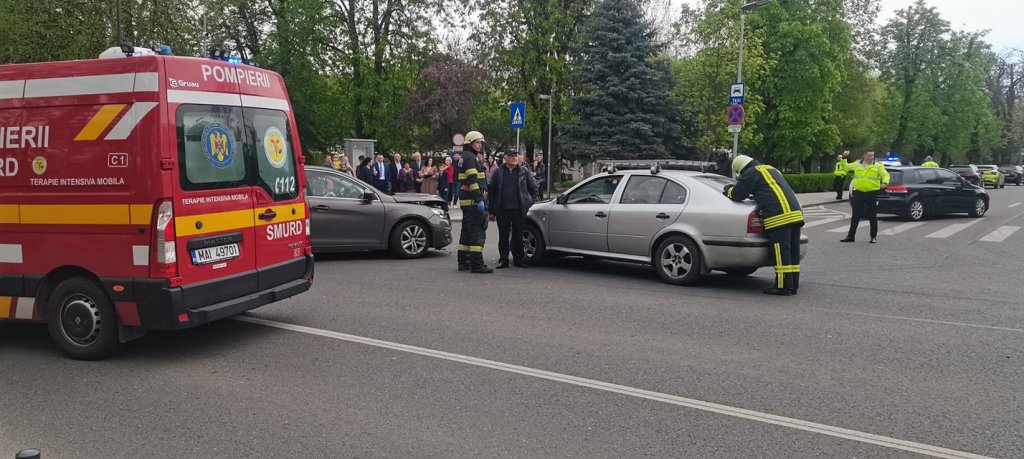 Accident în zona Parcului Central din Cluj-Napoca. Doi adulți și un copil au ajuns la spital