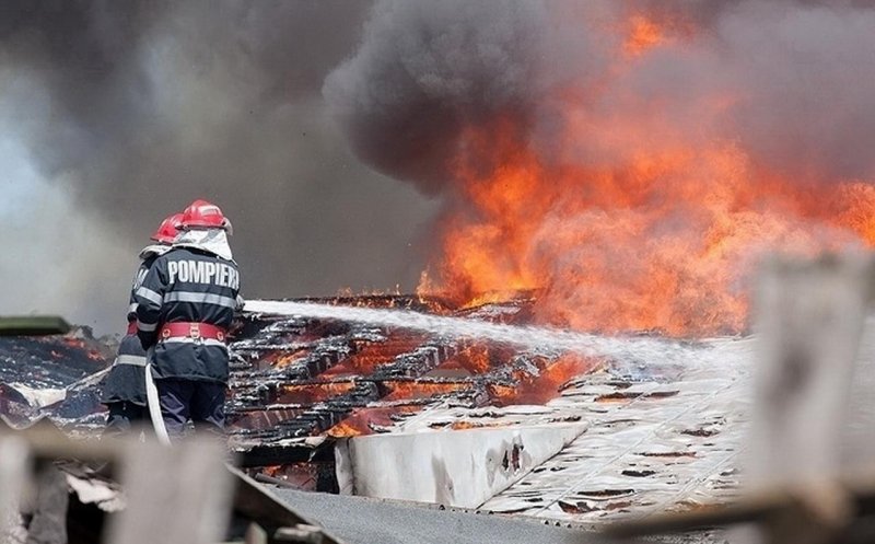 Mama care și-a lăsat copiii singuri acasă cu focul pornit în sobă, iar aceștia au murit într-un incendiu, a fost trimisă în judecată