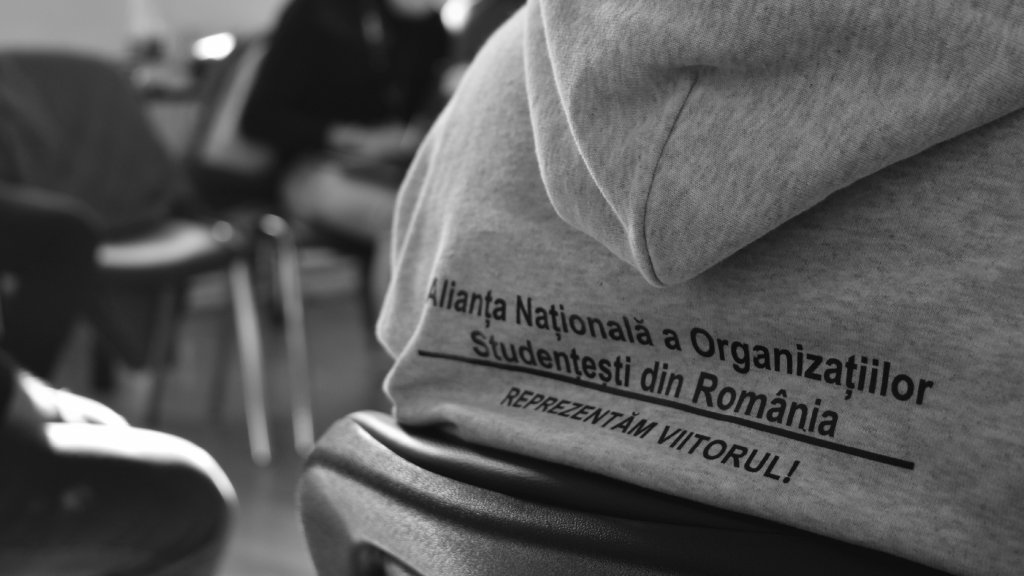 Tezele de doctorat. ANOSR critică "lipsa de reacţie a deputaţilor" la posibilitatea de prescriere a plagiatelor la un an după obținerea titlului: "E inacceptabil şi ruşinos"