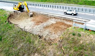 Autostrada A10 Sebeș-Turda: NOUĂ fisură în asfalt și în taluz. Lucrările la vechea alunecare de teren încă nu sunt gata