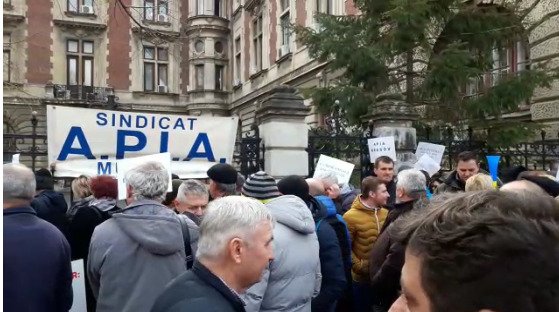 Angajații APIA protestează azi și la Cluj din cauza salariilor