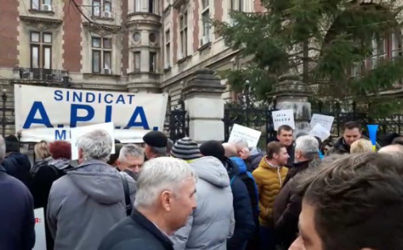 Angajații APIA protestează azi și la Cluj din cauza salariilor