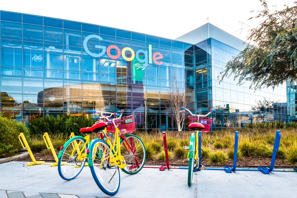 Reduceri de costuri: Salariul directorului Google a crescut iar compania mamă a dat afară peste 12.000 de oameni