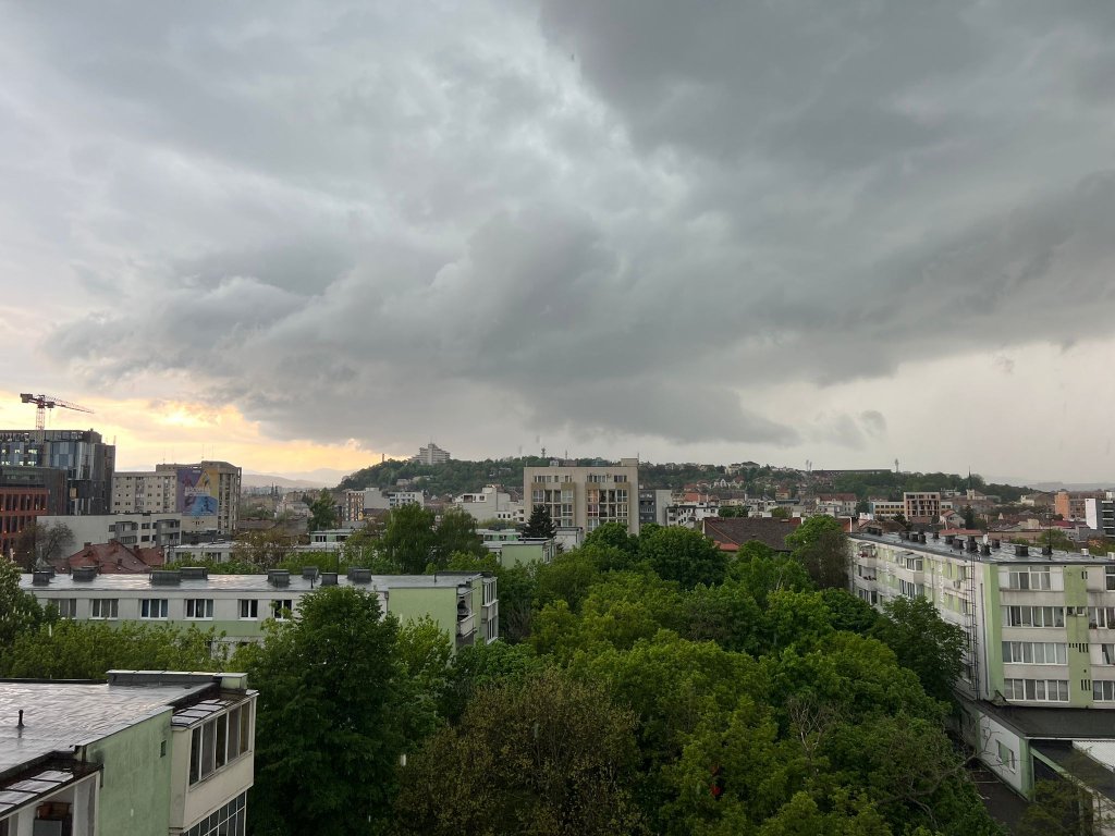 Cod portocaliu de vreme rea la Cluj! A fost emis mesaj RO-Alert