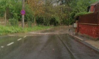 Străzi din Cluj-Napoca, înghiţite de apă după furtuna de duminică