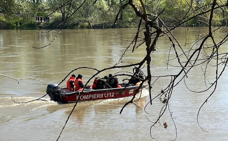 Cadavrul unui copil, găsit pe râul Mureş, în Ungaria. Ar putea fi una dintre victimele dispărute după răsturnarea unei bărci cu 12 oameni