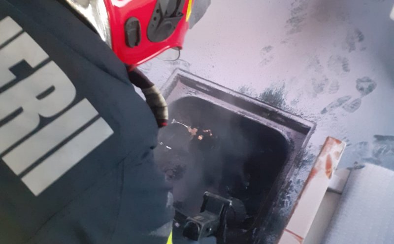 A luat foc un tren de călători în judeţul Cluj. Peste 100 de oameni se aflau în vagoane