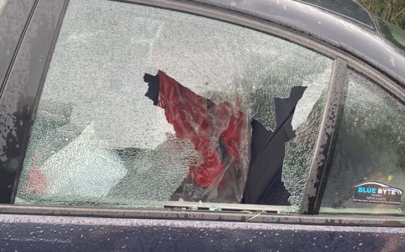 Geamuri sparte, zgârieturi şi "polish ECO":  Au intrat "la treabă" oamenii "cu coasa" în Cluj-Napoca