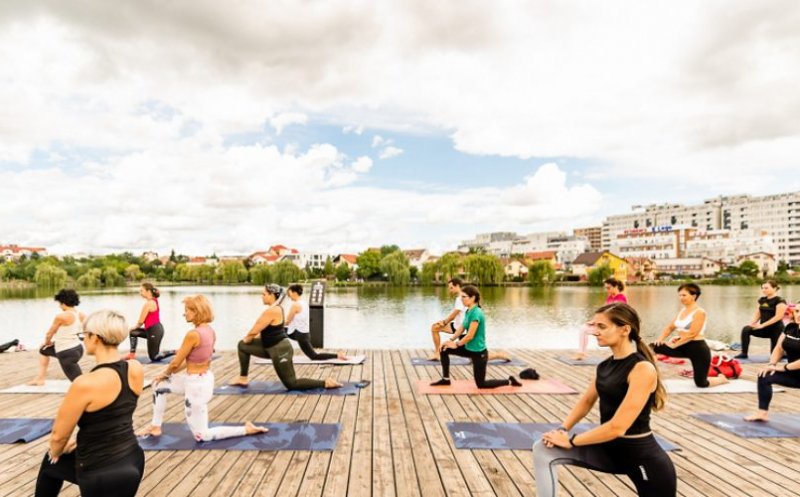 Ziua de Cluj | Wanderlust 108, la Iulius Mall Cluj: sesiuni de yoga în aer  liber alături de profesori recunoscuți la nivel mondial