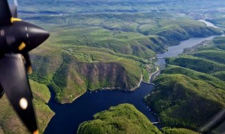 Imagini care îți taie respirația! Cum se văd din avion Lacul și barajul de la Tarnița