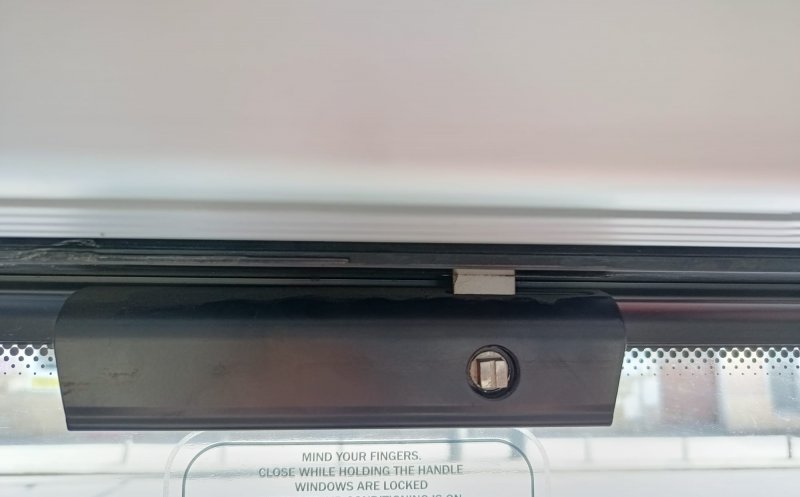 Vrei aer în autobuzele CTP din Cluj-Napoca? Ia-ţi o şurubelniţă