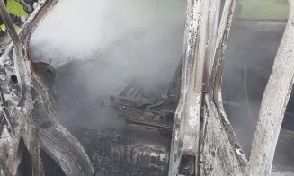 Mașină făcută SCRUM într-o localitate din Cluj. De la ce a pornit incendiul