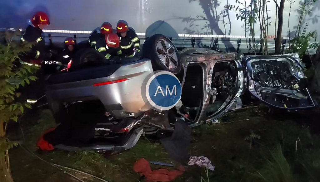 O studentă la UBB Cluj a murit într-un accident cumplit. Depășire pe linia continuă, impact cu un TIR și 3 vieți de 18, 19 și 22 de ani, spulberate