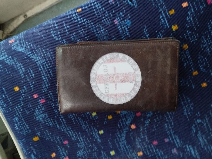 Portmoneu găsit într-un autobuz CTP şi predat şoferului. Prima verigă din lanţul omeniei