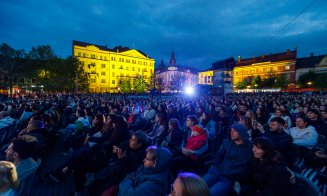 Zilele Clujului: Public record în Piaţa Unirii, la seara de teatru. "Viaţa este o poveste", cu Florin Piersic