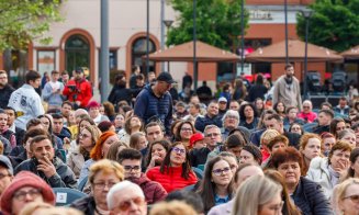 Zilele Clujului: Public record în Piaţa Unirii, la seara de teatru. "Viaţa este o poveste", cu Florin Piersic