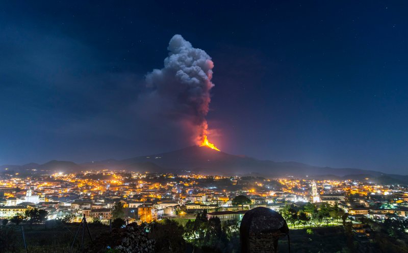 Toate zborurile de pe aeroportul din Catania, ANULATE. Vulcanul Etna a eruprt, iar cenușa a ajuns pe pistă