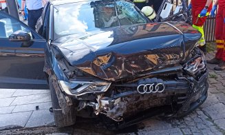 ACCIDENT cu cinci mașini în Cluj-Napoca! Doi bărbați, blocați în mașină / Alte două persoane, consultate de medici