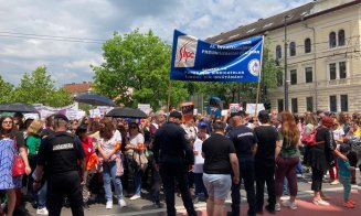 Profesorii clujeni, protest masiv la Prefectură. Circulația a fost blocată