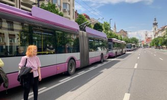 Profesorii clujeni, protest masiv la Prefectură. Circulația a fost blocată