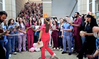 Vă plac serenadele? Mediciniştii clujeni continuă tradiţia universităţii