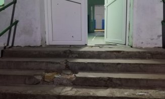 Imagini de coșmar la o școală din Cluj în 2023: pereți scorojiți, toalete insalubre, săli de clasă sinistre / "Unde ați mai văzut atâta ură împot