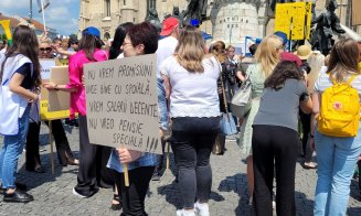 A șaptea zi de grevă generală în Învățământ. Profesorii clujeni protestează în Piața Unirii