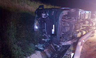 Accident pe A3 aproape de Nădășelu. Un TIR s-a răsturnat, și un bărbat e dus la spital