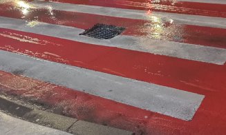 CRATER nesemnalizat în centrul Clujului, la doi paşi de primărie / "Aseară era un băţ de plastic alb. Atât s-a putut"