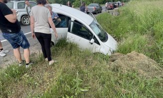Accident pe un drum din Cluj! A ieșit cu mașina în decor