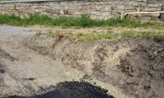 Cum au asfaltat drumul în Dezmir: Gură de canal urcată pe "soclu"